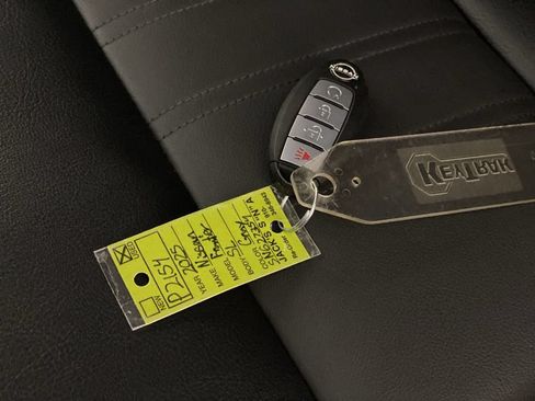 Used 2025 Nissan Frontier SL AWD/4WD image 19