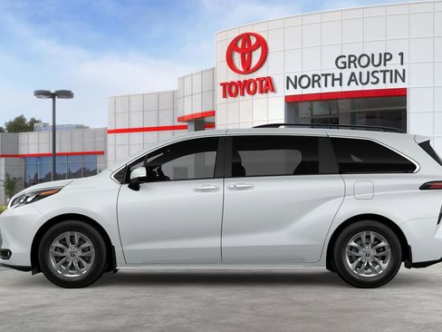 New 2026 Toyota Sienna XLE FWD image 4