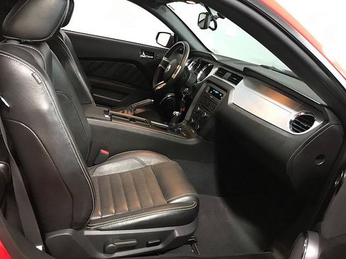 Used 2010 Ford Mustang GT RWD image 13