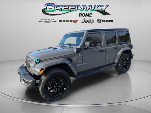 Used 2022 Jeep Wrangler Unlimited Sahara image 4