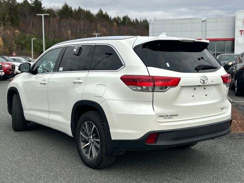 Used 2017 Toyota Highlander XLE image 3