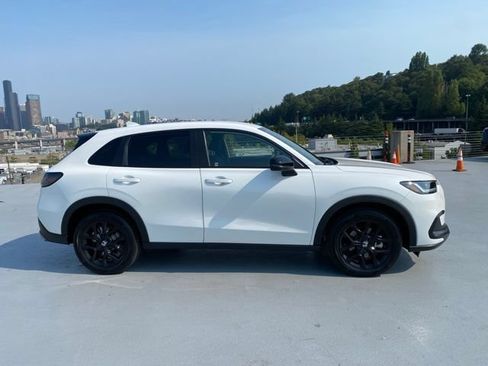 Used 2024 Honda HR-V Sport image 2
