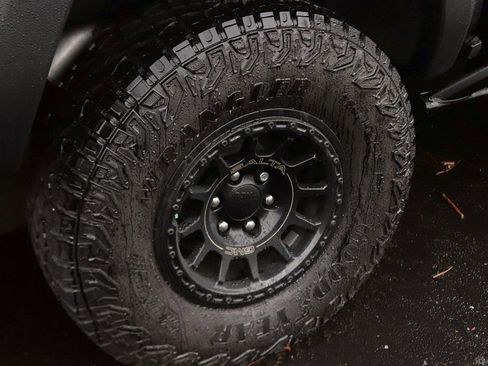 New 2024 GMC Canyon AT4X w/ AT4X AEV Edition AWD/4WD image 6