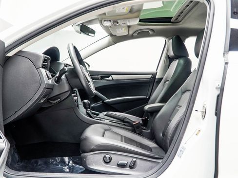 Used 2021 Volkswagen Passat 2.0T SE image 33