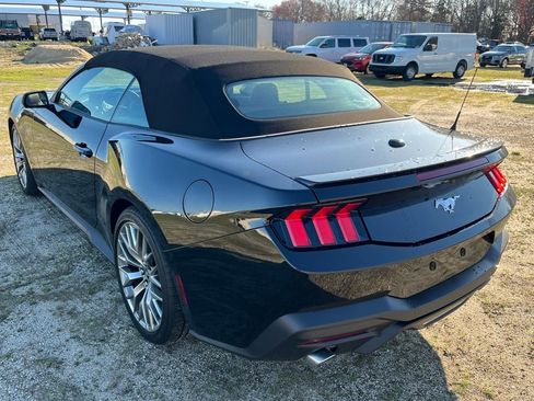 Used 2025 Ford Mustang Premium image 8