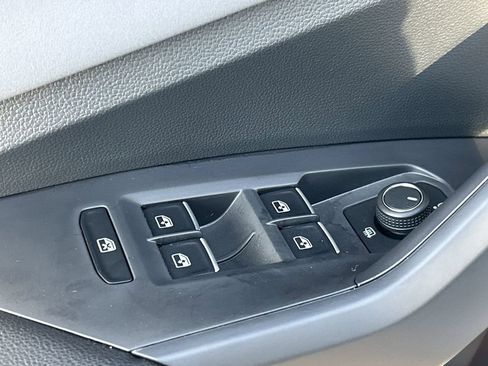 New 2026 Volkswagen Jetta SE FWD image 17
