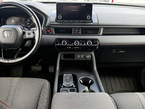 Used 2023 Honda Pilot Sport image 18