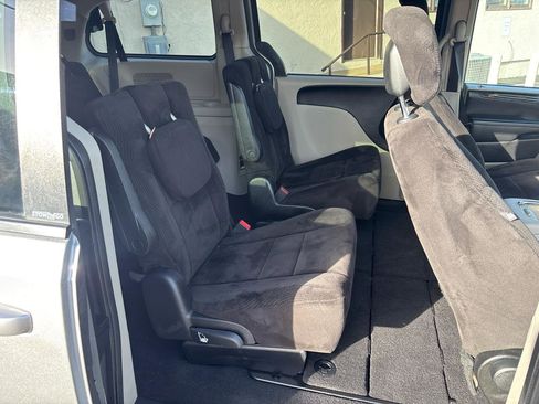 Used 2014 Dodge Grand Caravan SXT image 28