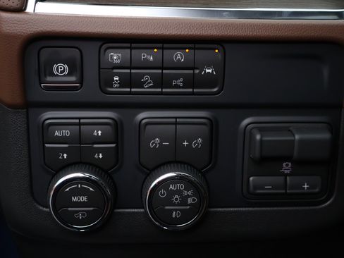 New 2026 Chevrolet Tahoe High Country AWD/4WD image 15