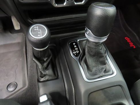 Used 2021 Jeep Gladiator Sport image 52