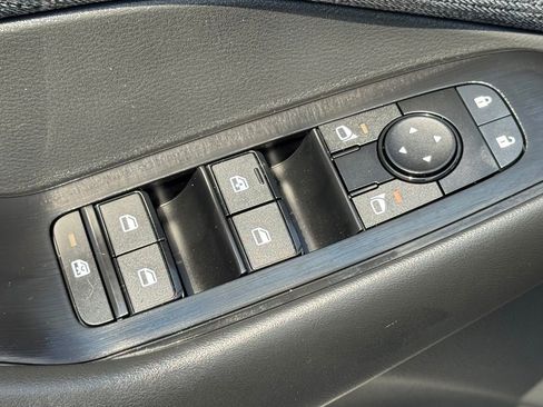 Used 2023 Nissan Rogue S FWD image 17