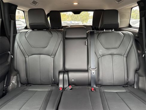 Used 2025 INFINITI QX60 Sensory w/ Vision Package image 28