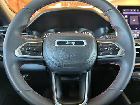 Used 2024 Jeep Compass Trailhawk AWD/4WD image 30