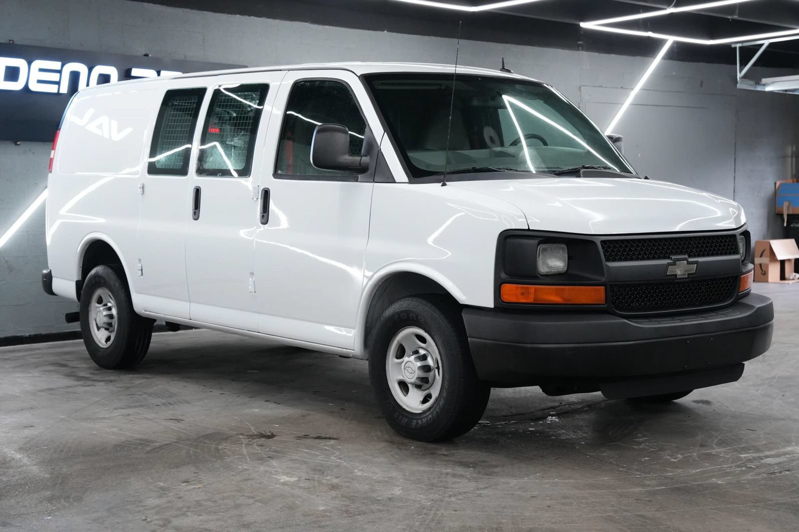 Used 2015 Chevrolet Express 2500 RWD image 8