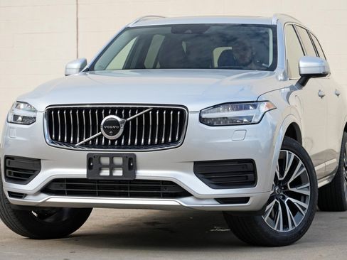 Used 2020 Volvo XC90 T8 Momentum w/ Protection Package Premier AWD/4WD image 3