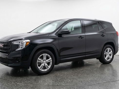 Used 2024 GMC Terrain SLE FWD image 3