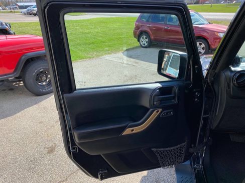 Used 2014 Jeep Wrangler Unlimited Sahara image 45