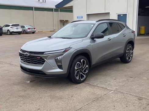 Used 2025 Chevrolet Trax RS w/ Driver Confidence Package image 4