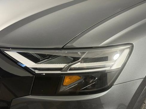 Used 2022 Audi Q8 Premium Plus image 10