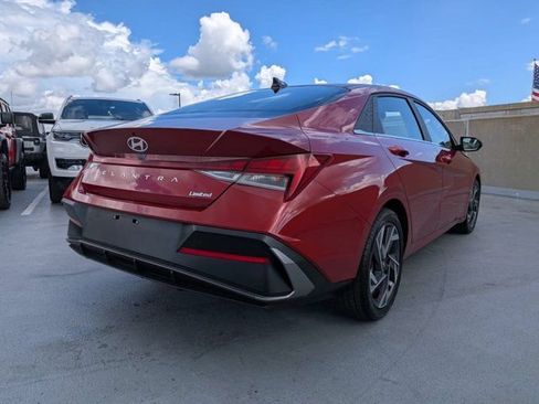 Used 2025 Hyundai Elantra Limited FWD image 4
