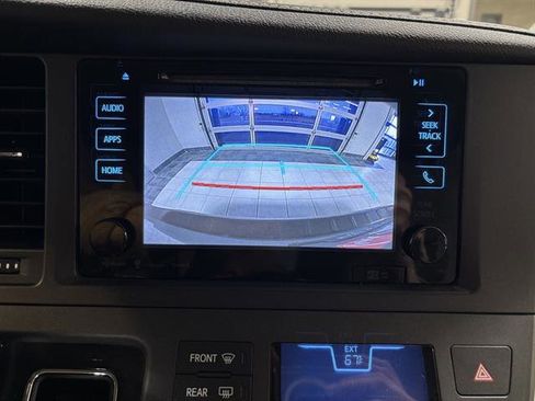 Used 2017 Toyota Sienna XLE w/ XLE Navigation Package image 11