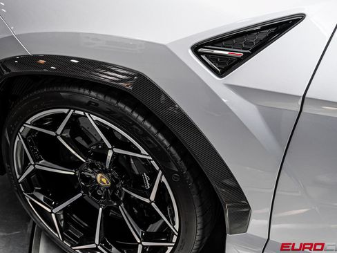 Used 2024 Lamborghini Urus Performante AWD/4WD image 18
