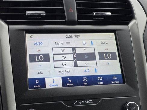 Used 2020 Ford Fusion SE FWD image 15