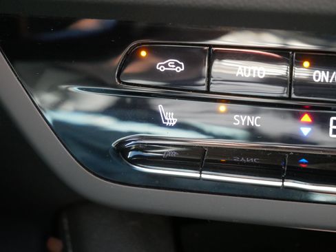 Used 2023 Buick Envision Essence AWD/4WD image 30