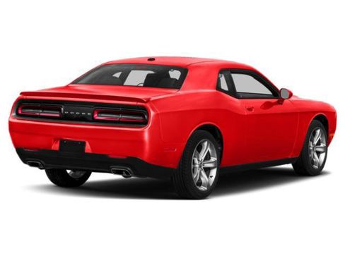 Used 2016 Dodge Challenger SXT RWD image 2