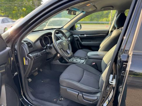 Used 2011 Kia Sorento LX image 10