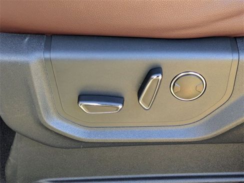 Used 2024 Ford Expedition Limited image 17