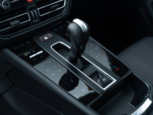 Certified 2026 Porsche Macan AWD/4WD image 26