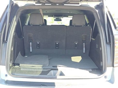 Used 2025 Chevrolet Suburban Z71 AWD/4WD image 32