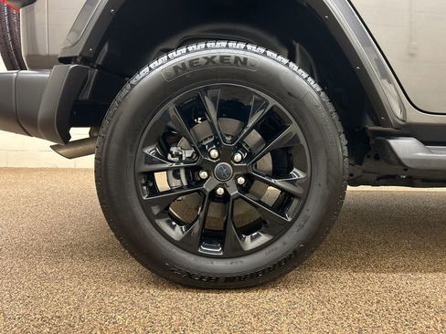Used 2025 Jeep Wrangler Unlimited Sahara AWD/4WD image 15