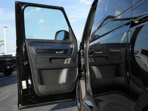 New 2025 Volkswagen ID. Buzz Pro S image 26