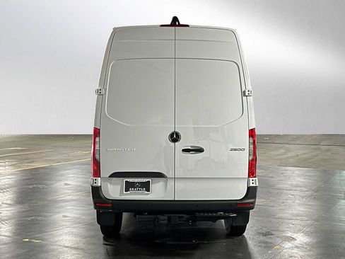 Used 2025 Mercedes-Benz Sprinter 2500 image 4