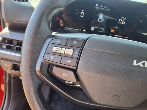 Used 2025 Kia K4 LXS image 18