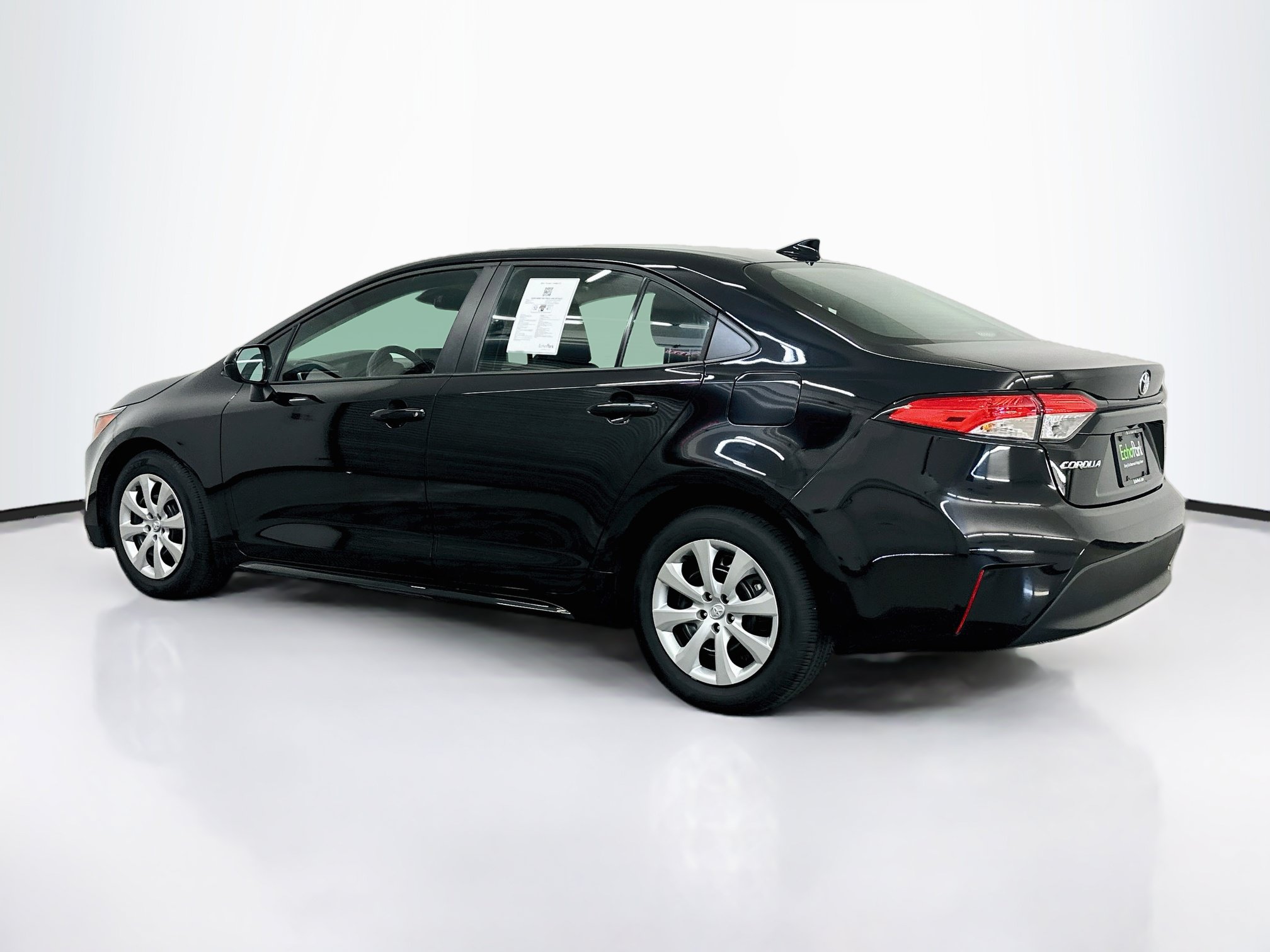 Used 2026 Toyota Corolla LE FWD image 5