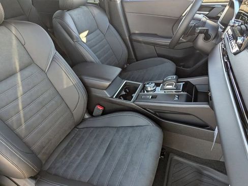 New 2025 Mitsubishi Outlander SE image 6