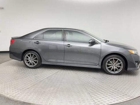 Used 2013 Toyota Camry SE w/ Convenience Pkg FWD image 9