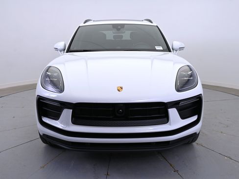 Used 2025 Porsche Macan image 10