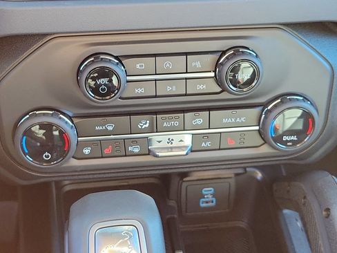 New 2025 Ford Bronco Outer Banks w/ Sasquatch Package AWD/4WD image 29
