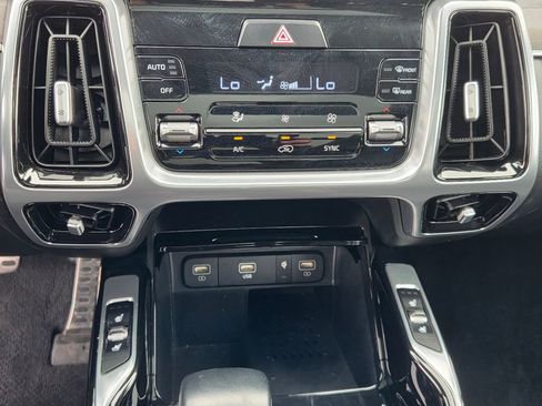Used 2023 Kia Sorento SX Prestige AWD/4WD image 21