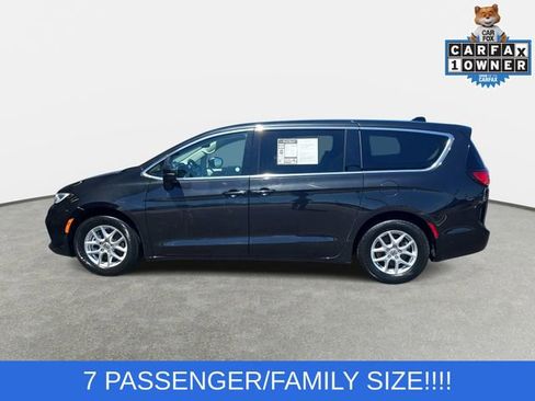 Used 2023 Chrysler Pacifica Touring-L FWD image 8