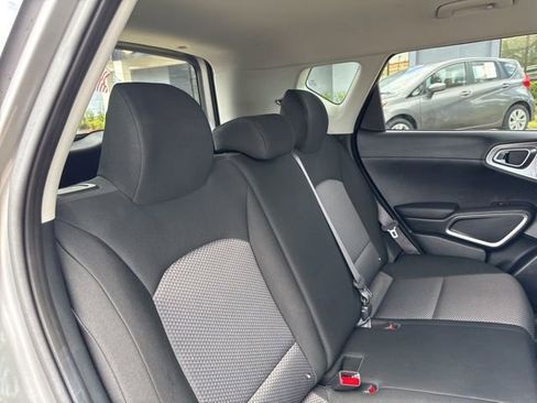Used 2025 Kia Soul LX w/ LX Technology Package FWD image 15