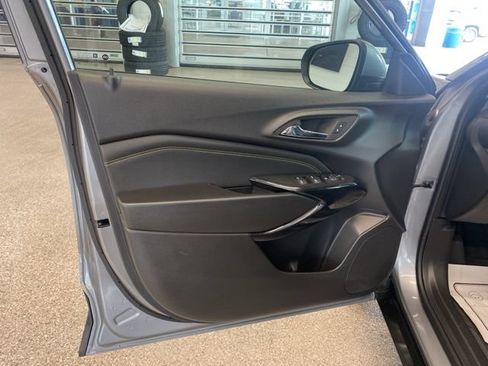 Certified 2024 Chevrolet Trax LT w/ Driver Confidence Package FWD image 27