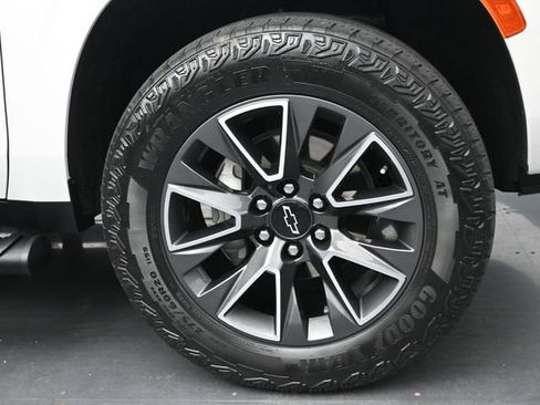 Used 2024 Chevrolet Tahoe Z71 w/ Luxury Package image 36
