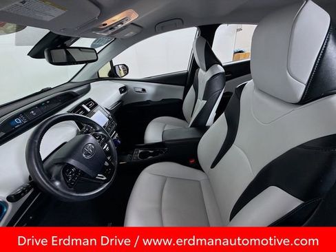 Used 2022 Toyota Prius XLE image 6