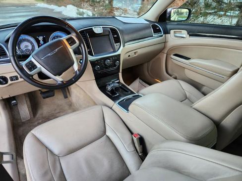Used 2013 Chrysler 300 w/ Driver Convenience Group image 19