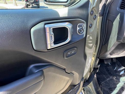 New 2025 Jeep Gladiator Willys image 19